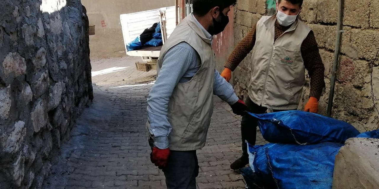 IHO-EBRAR'dan Siirt’te ihtiyaç sahibi ailelere kışlık yardım
