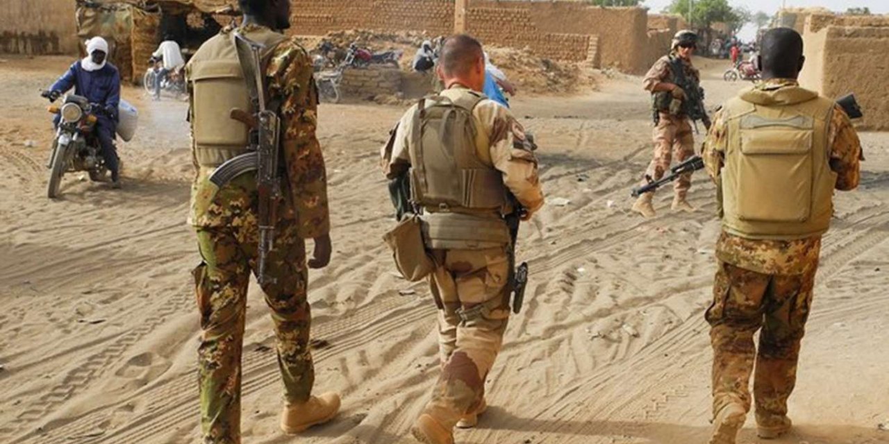 French troops kill at least 20 civilians in Mali