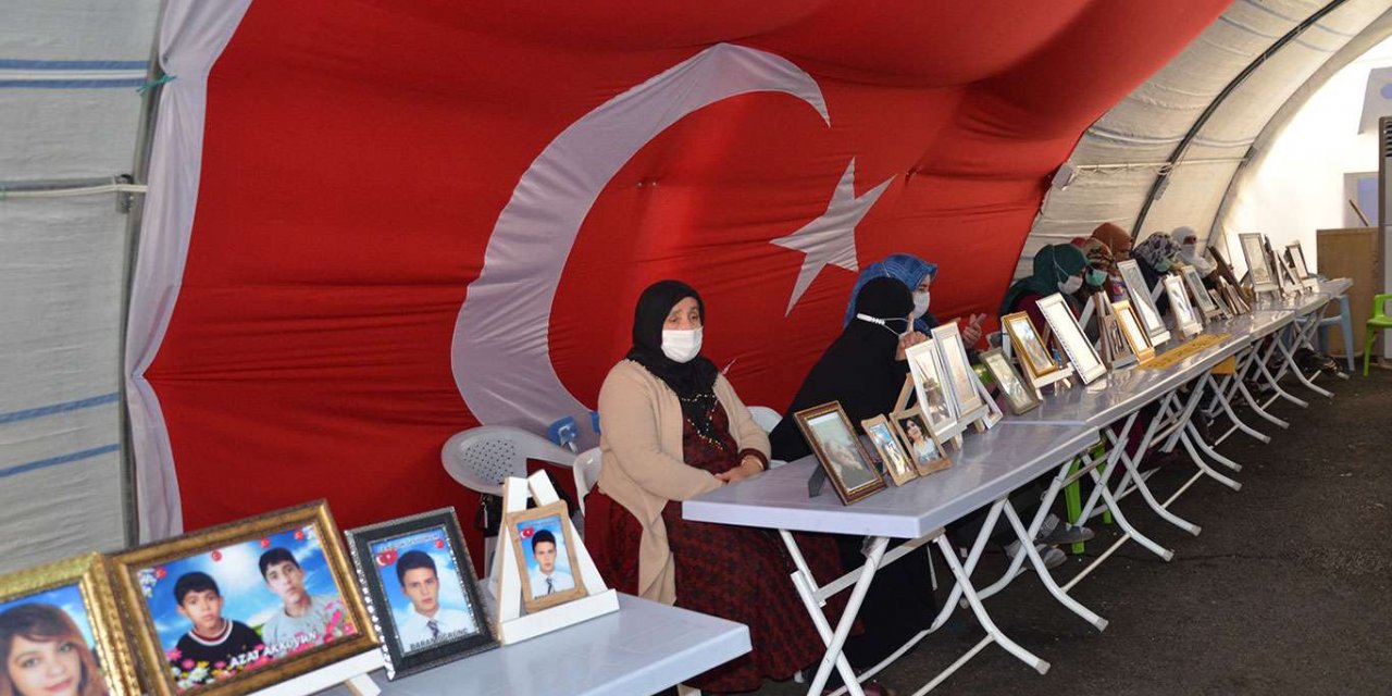 Evlatlarına kavuşmayı bekleyen aileler HDP'den çocuklarını istiyor