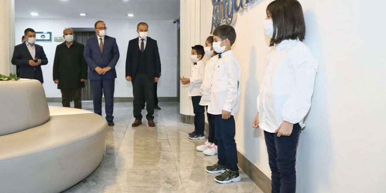 Çocuklar pandemi kurallarına uymanın önemini işaret diliyle anlattı