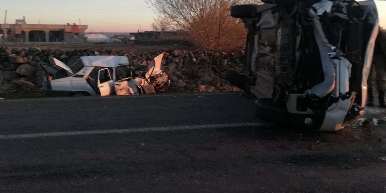 Şanlıurfa'da iki otomobil çarpıştı: 8 yaralı