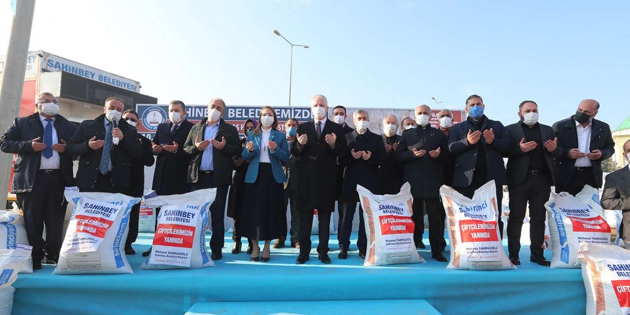 Yem dağıtım töreninde yağmur duası yapıldı