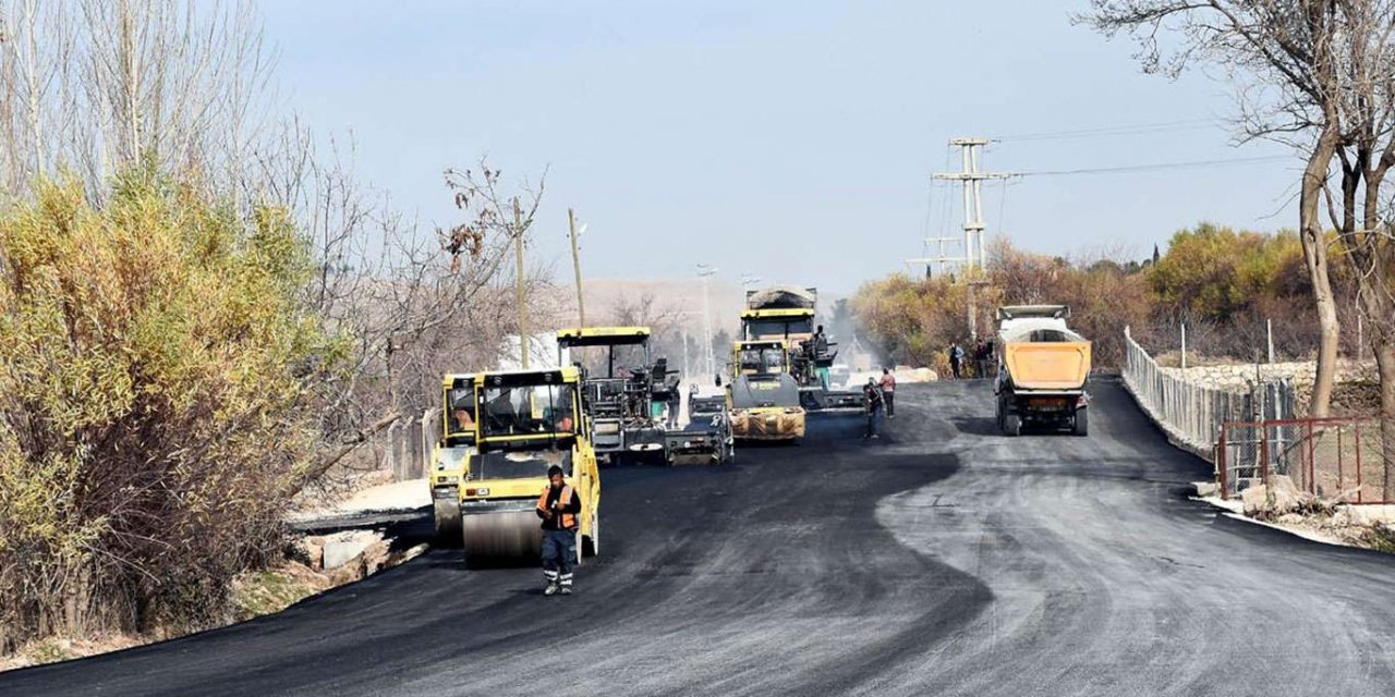 Gırnavas Höyüğü yolundaki asfaltlama çalışmaları bitme aşamasında