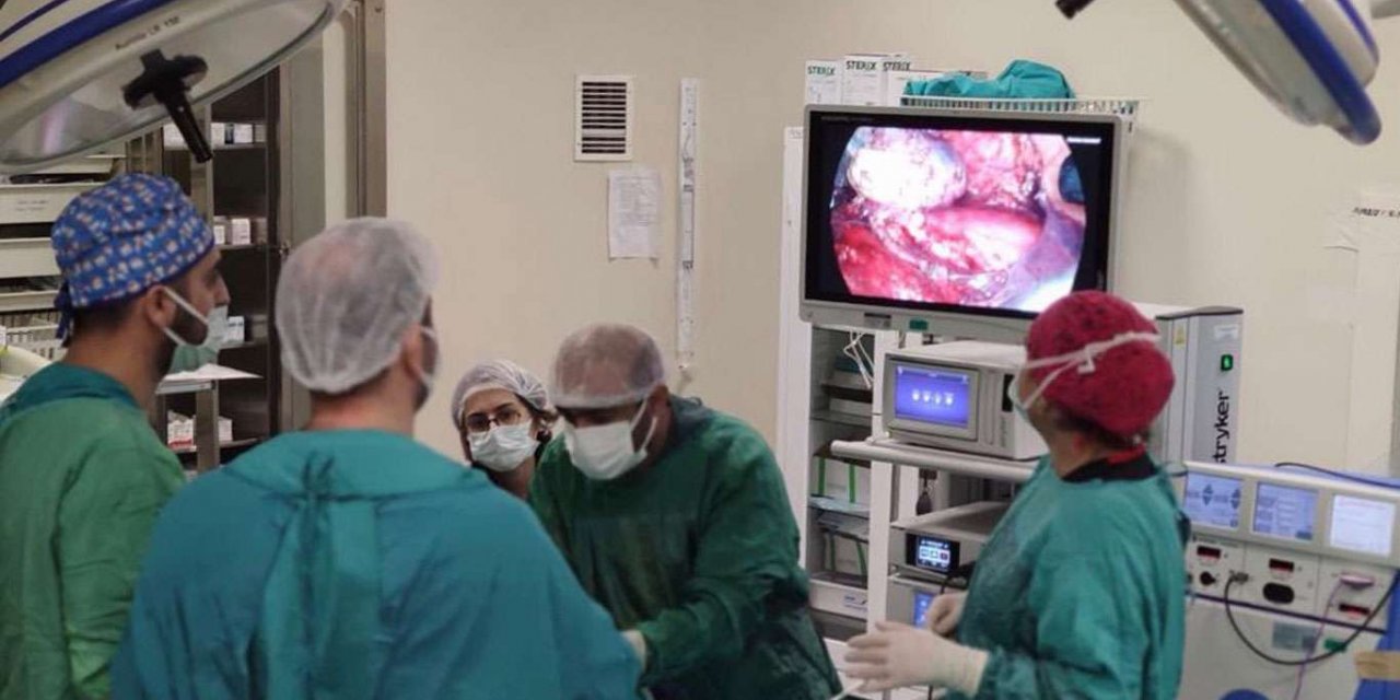Siirt'te 5 yaşındaki bir hastaya laparoskopik nefrektomi ameliyatı yapıldı