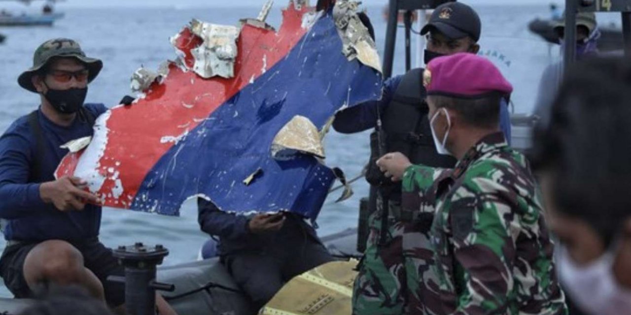 Indonesia: Two black boxes from a crashed jet were pinpointed