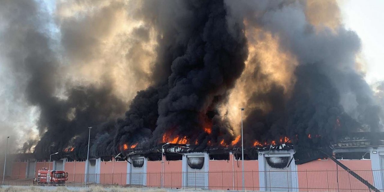 Şanlıurfa’da lojistik deposunda yangın çıktı