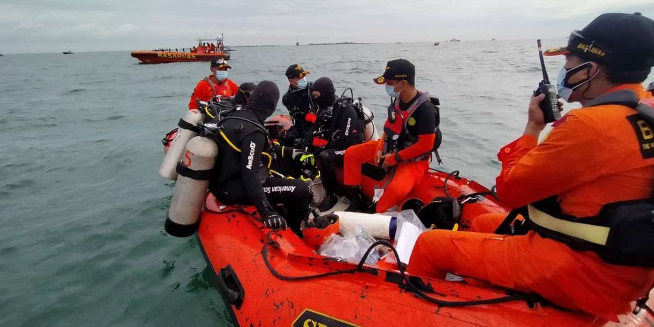 Indonesia intensifies search for crashed jet's black boxes