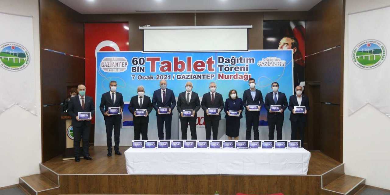Öğrencilere ücretiz tablet dağıtımı sürüyor