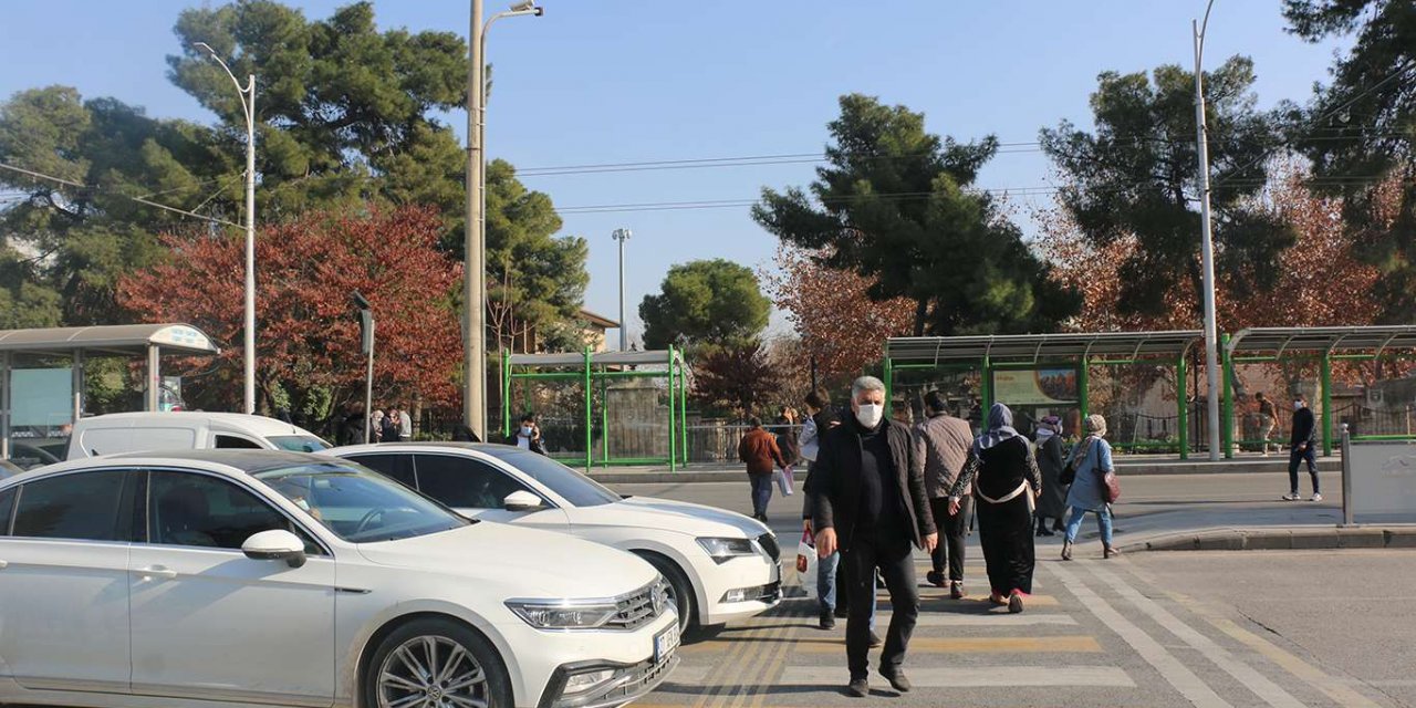 Sürücüler yaya geçitlerinde "öncelik yaya" uygulamasına uymuyor