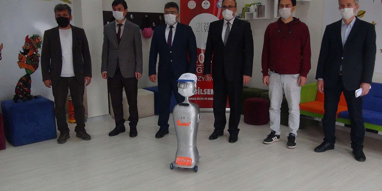 Türkiye’nin ilk yapay zekâ destekli maske tanıyan otonom robotu Adıyaman'da üretildi