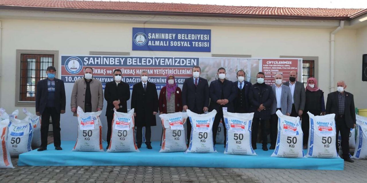 Hayvan yetiştiricilerine verilen yem desteği devam ediyor