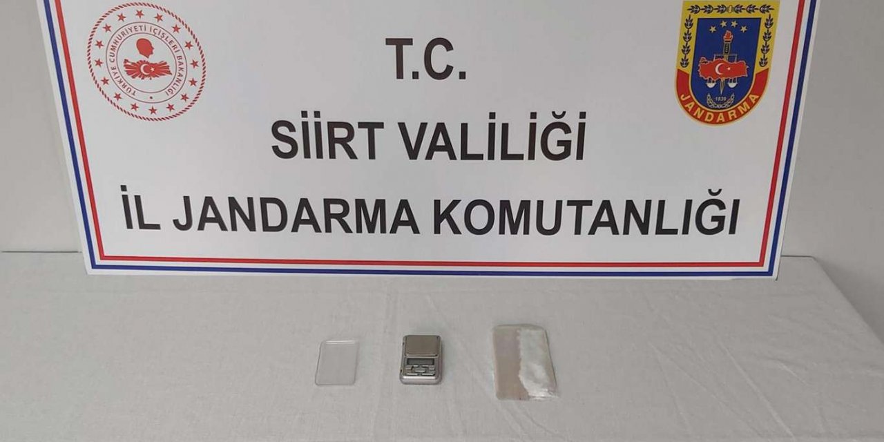 Siirt’te jandarmanın dur ihtarına uymayan 3 şüpheli kovalamaca sonucu yakalandı