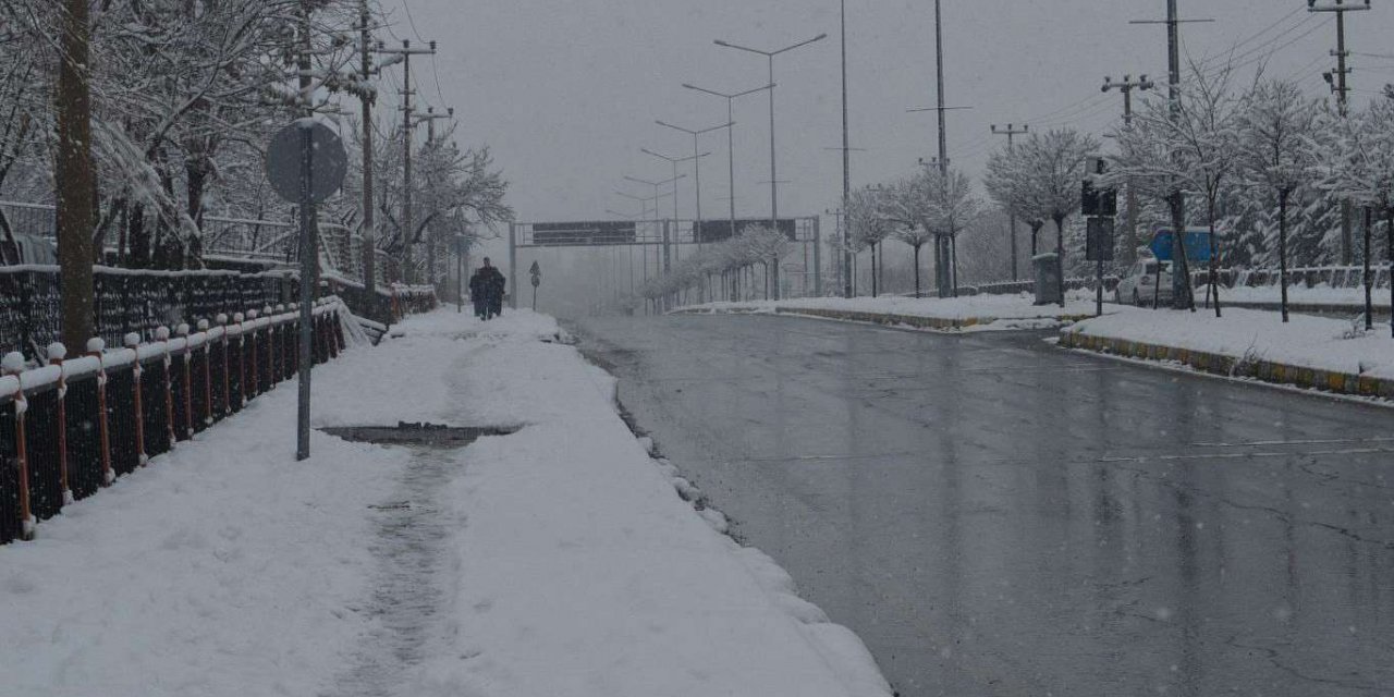 Meteorolojiden "kuvvetli" yağış, kar, rüzgâr ve fırtına uyarısı