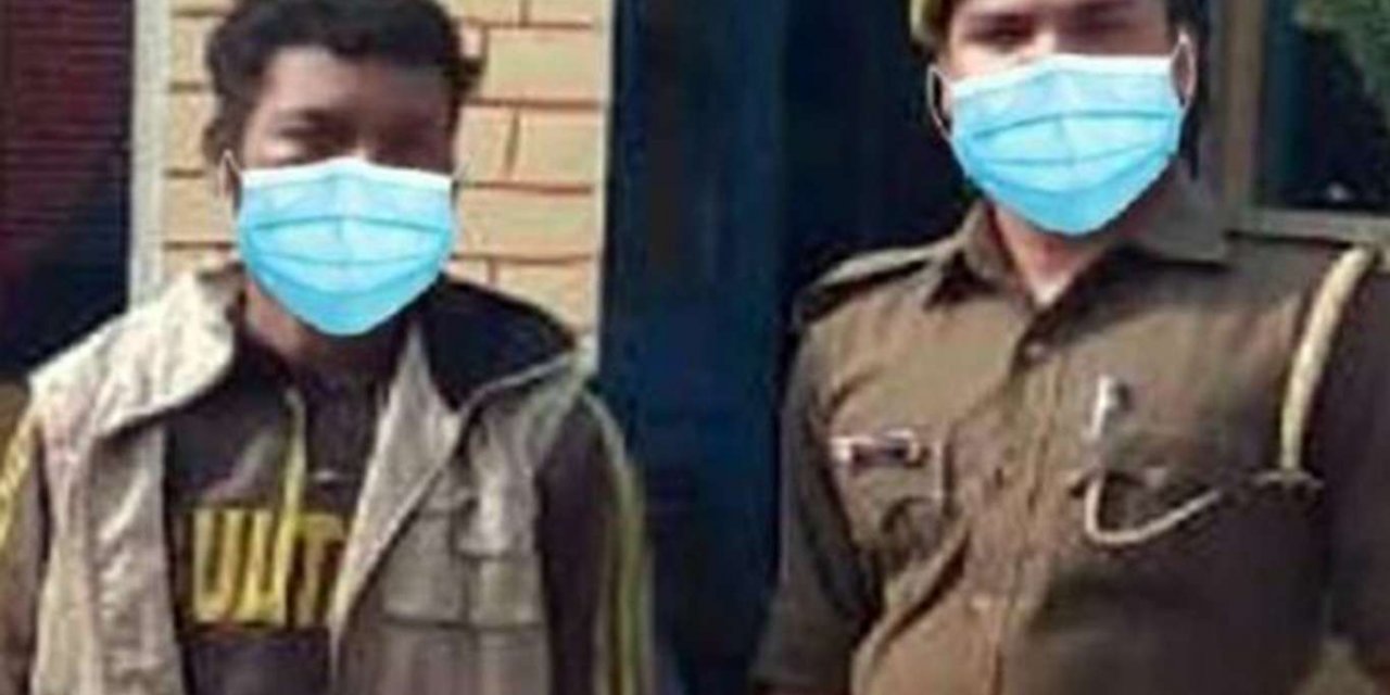 Hint polisi gözaltı fotoğrafına maskeyi "kopyala-yapıştır" yapınca alay konusu oldu!