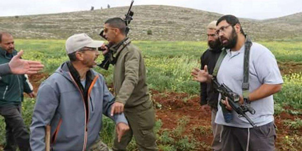 Zionist settlers torch 2 Palestinian cars, damage another in W. Bank town