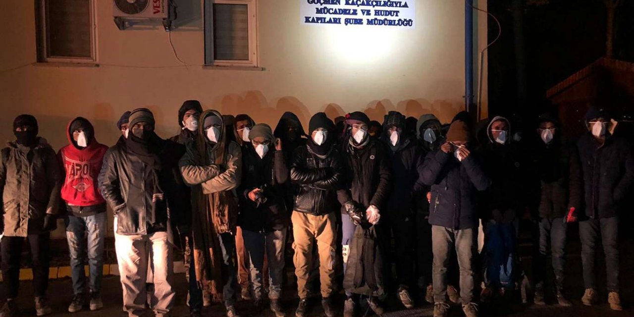 Minibüsten 44 düzensiz göçmen çıktı