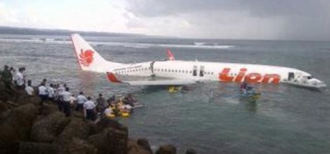 Yolcu Uçağı Denize Düştü