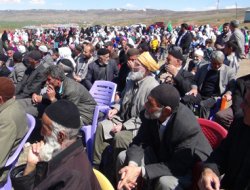 Köy meydanında Muhammedi Sevda