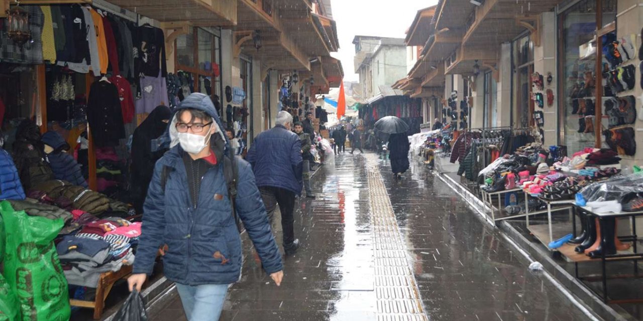 Bir yıl önce milyonlarca lira harcanarak restore edilen çarşı için yıkım kararı