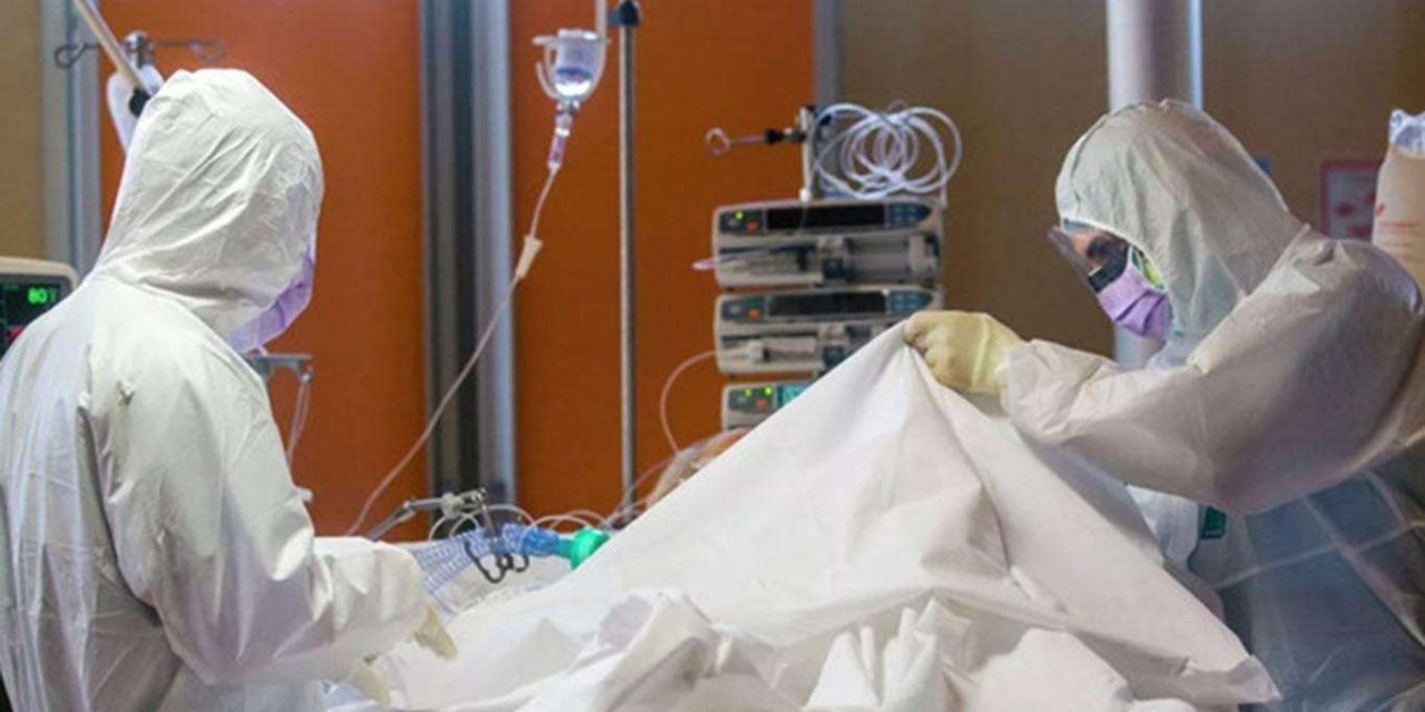 İngiltere'de Covid-19'a bağlı günlük can kaybı binin altına düştü