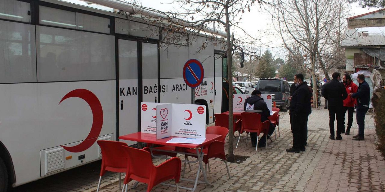 Kızılay Kan Bağış Aracı Palu'da