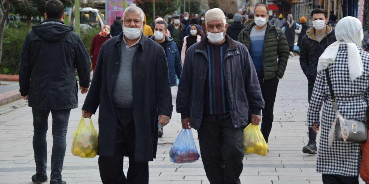 Halk zincir marketlerin fahiş fiyat artışına tepki gösterdi