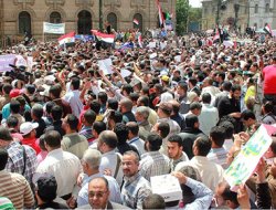 Mısır'da on binler yargının temizlenmesi için meydanlara indi