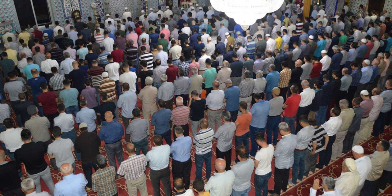 İbadetlerin arttırıldığı bolca tövbelerin edildiği "Üç Aylar"ın heyecanı yaşanıyor
