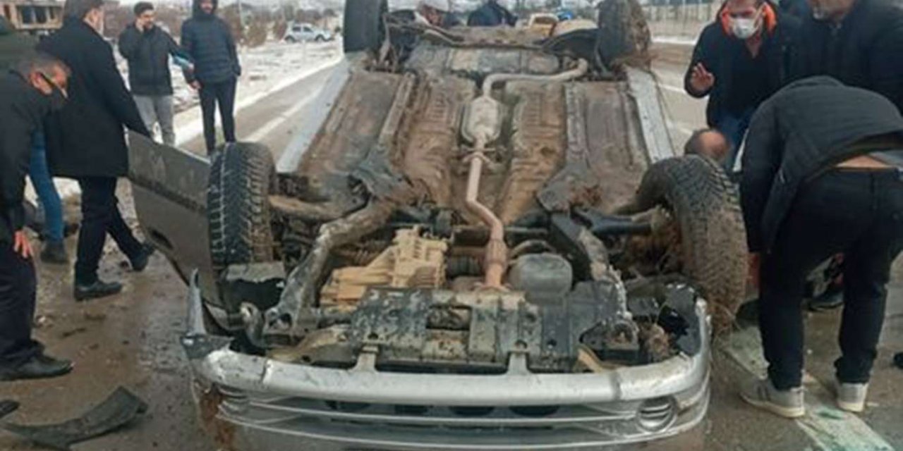 Elâzığ'da otomobil devrildi: 2 yaralı