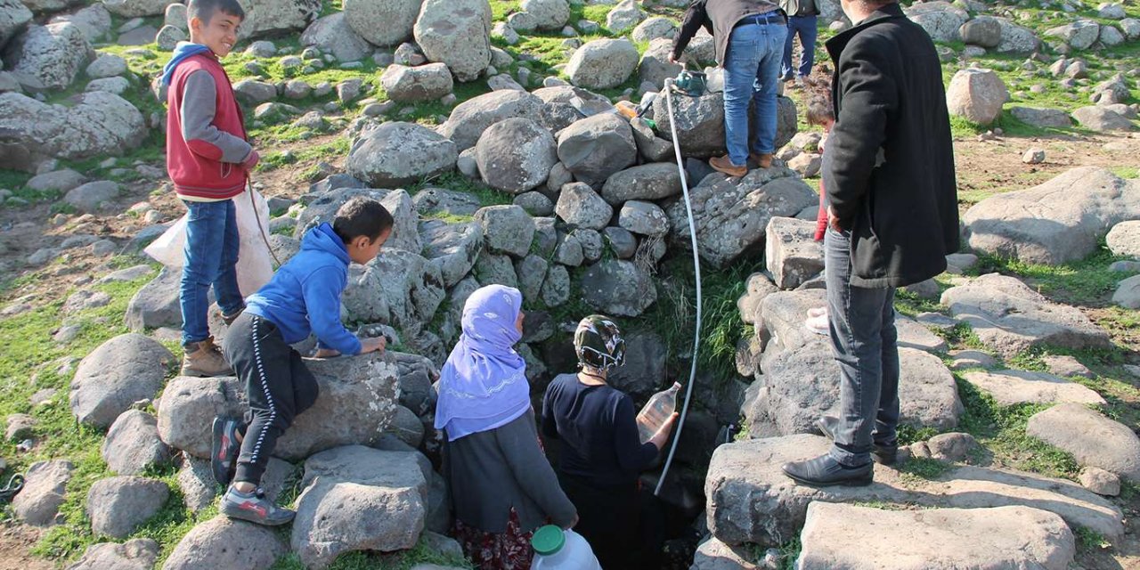 Biriken elektrik borcu bin 250 haneli köyü susuz bıraktı