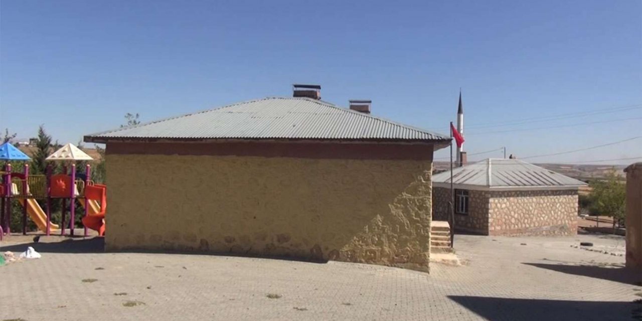 Adıyaman Yenigüven köyünde yüz yüze eğitime ara verildi