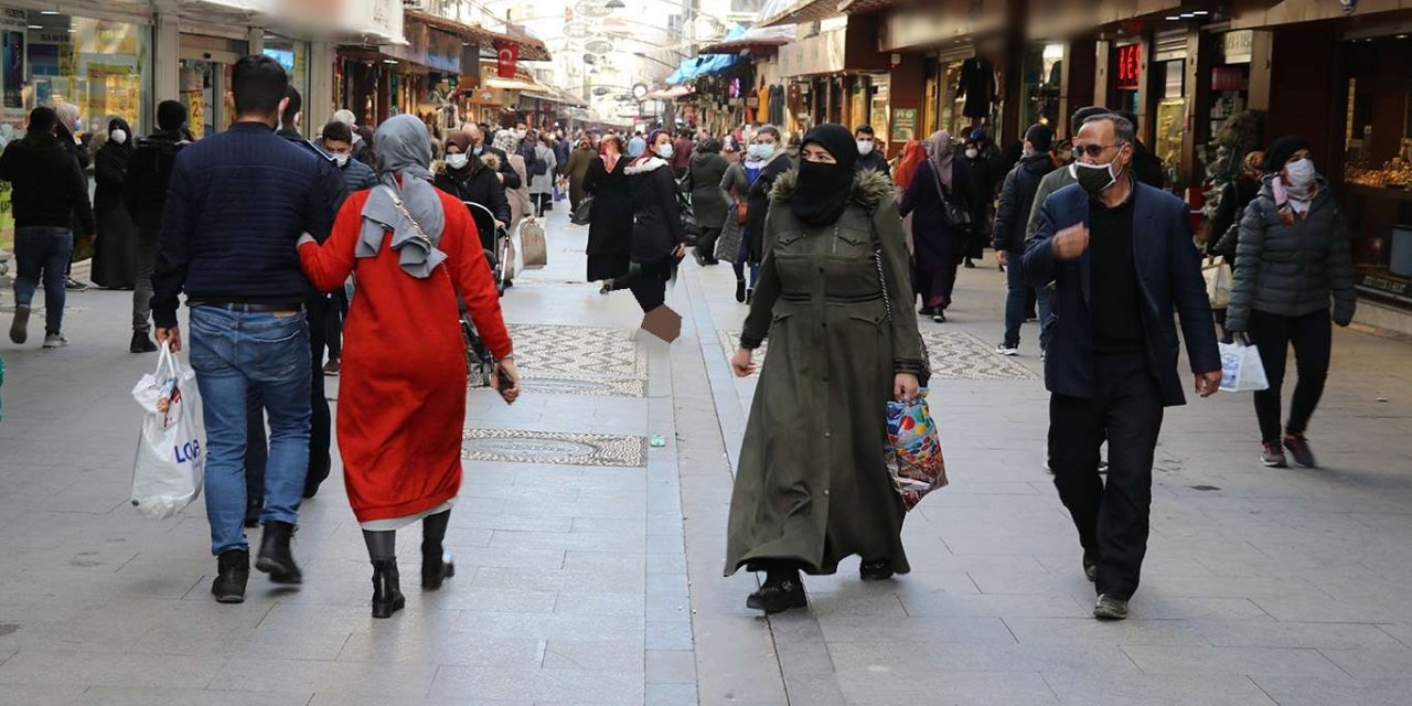 Kısıtlamaların kaldırılacak olması halkı ve esnafı sevindirdi