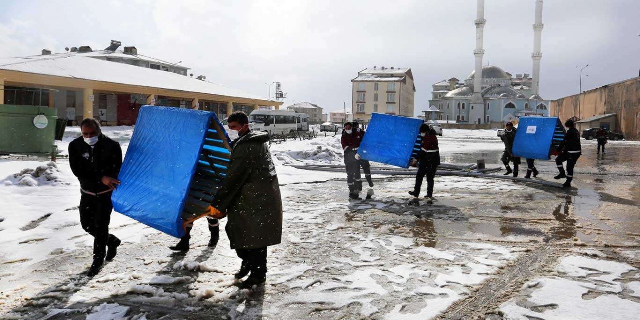 Van'da sokak hayvanları için kulübe bırakıldı