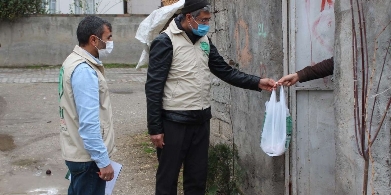 Batman Umut Kervanı 150 aileye kırmızı et yardımında bulundu