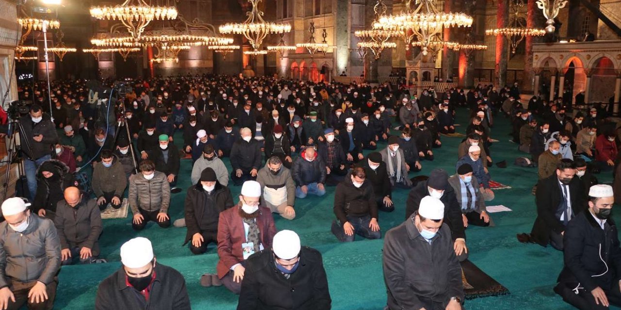 Ayasofya Camii'nde Regaip Gecesi ihya edildi