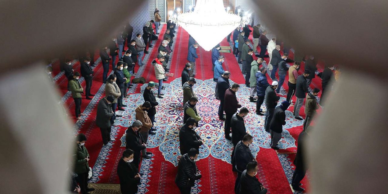 Şanlıurfa'da Regaib Kandili dualarla ihya edildi