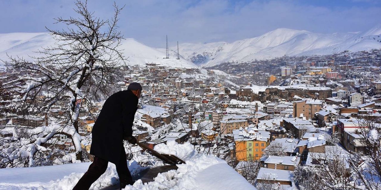 Bitlis Van Muş ve Hakkari'de 612 yerleşim birimine ulaşım sağlanamıyor