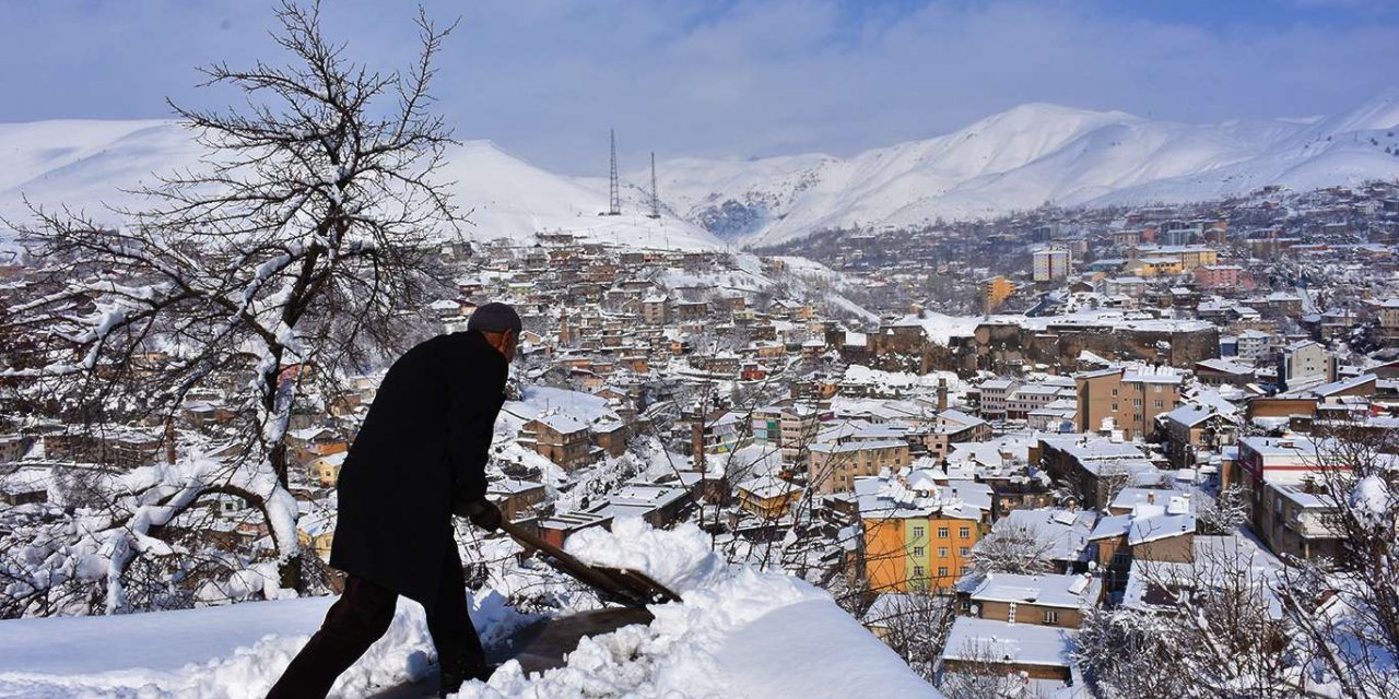 Li bakurê Kurdistanê rêya 612 gundan ji ber berfê hat gritin