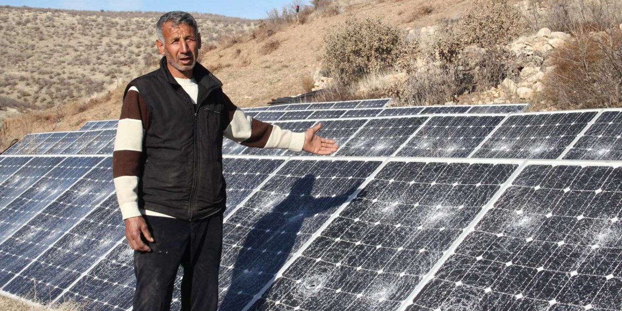 Çiftçinin güneş panellerini tahrip edenler halen bulunamadı