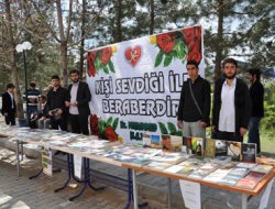 Öğrencilerden anlamlı stant