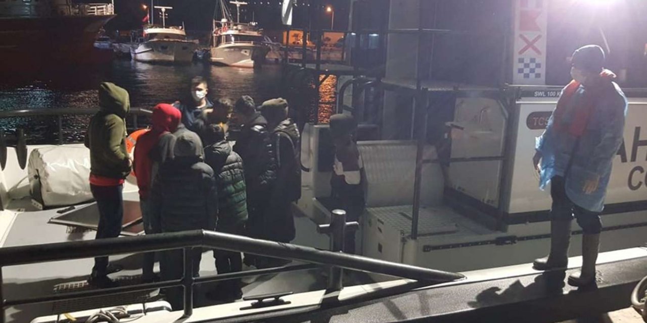 İzmir açıklarında 9 düzensiz göçmen kurtarıldı
