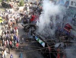 Pakistan'da mitinge saldırı: 10 ölü