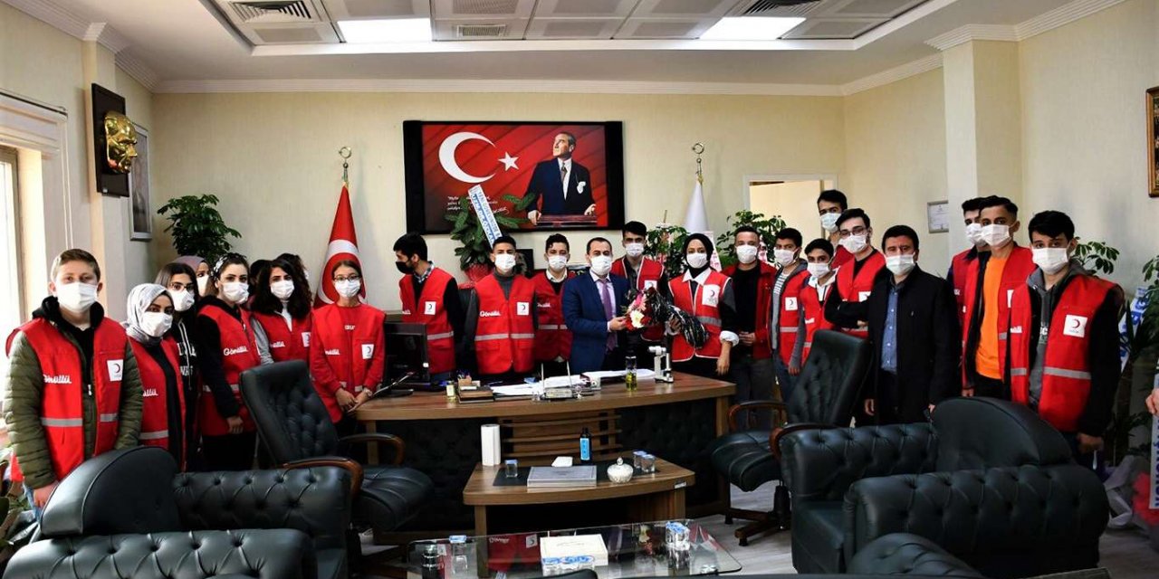 Cizre Kızılay gönüllülerinden sağlık çalışanlarına teşekkür ziyareti