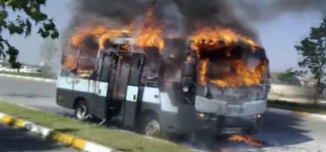 Minibüse molotof atıldı