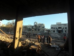 İsrail Gazze'yi vurdu