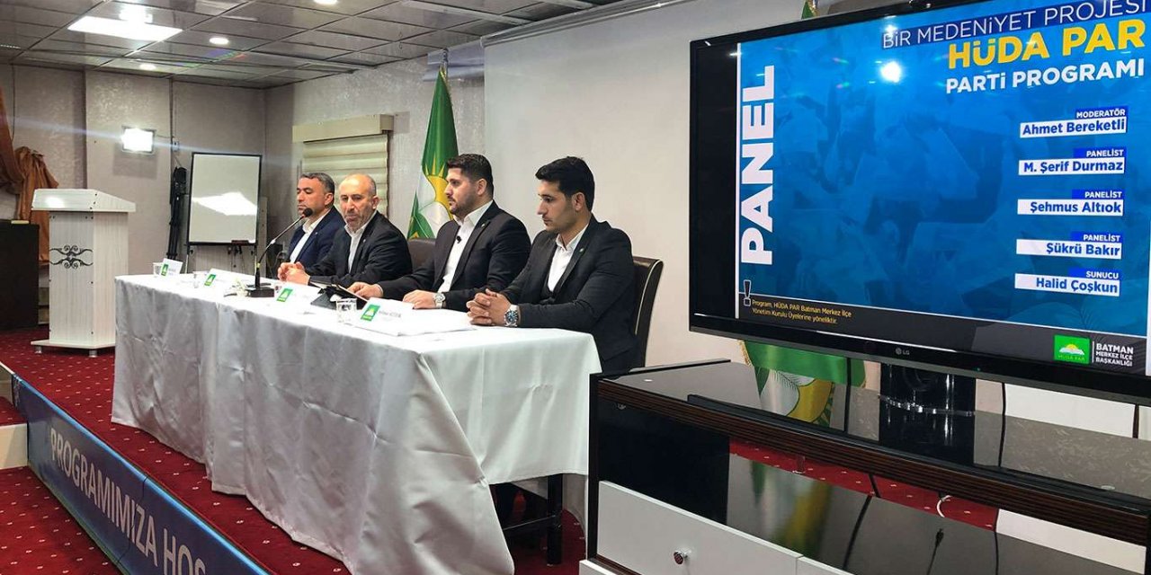 Batman'da "Bir Medeniyet Projesi HÜDA PAR Parti Programı" konulu panel düzenlendi