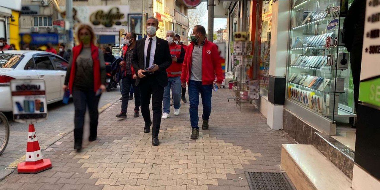 Kırmızı kategoride yer alan Adıyaman'da bilgilendirici broşür dağıtıldı