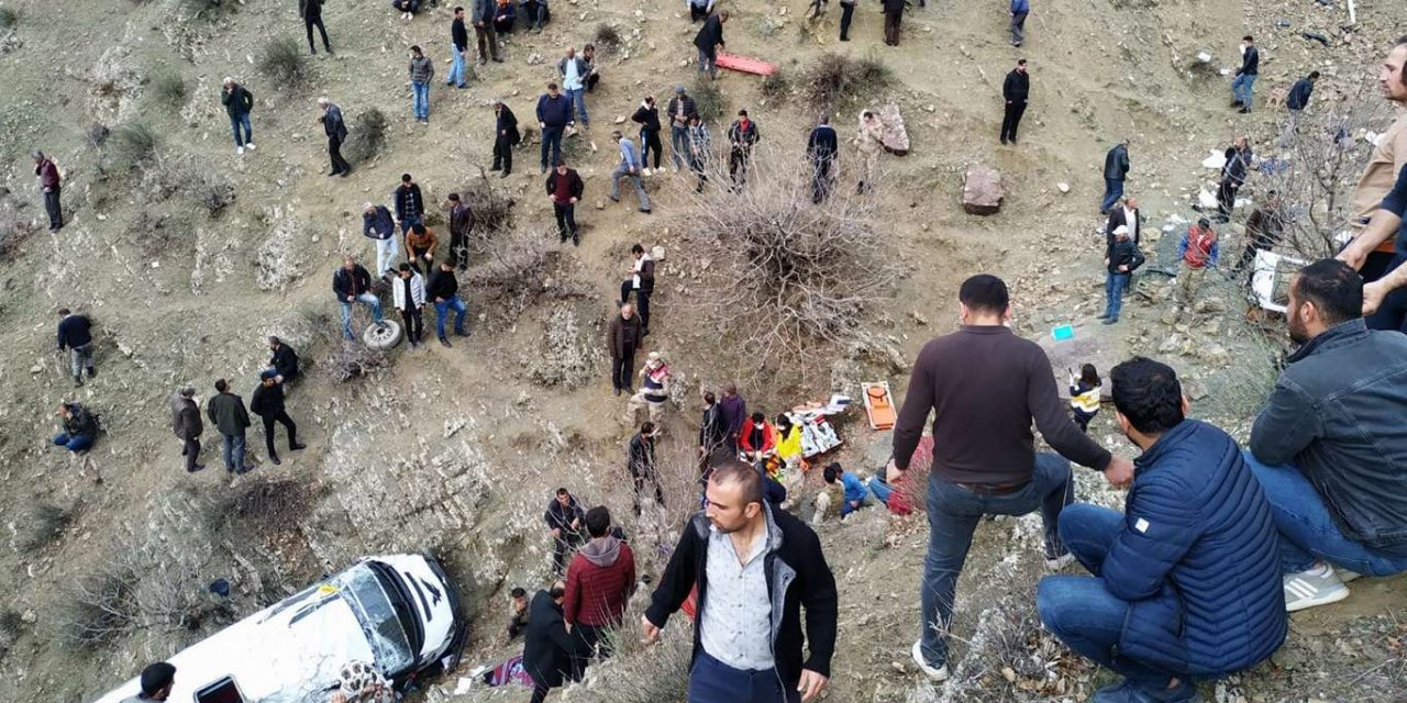 Serwîsa xwendekaran gindirî newalê: 2 mirî 22 birîndar