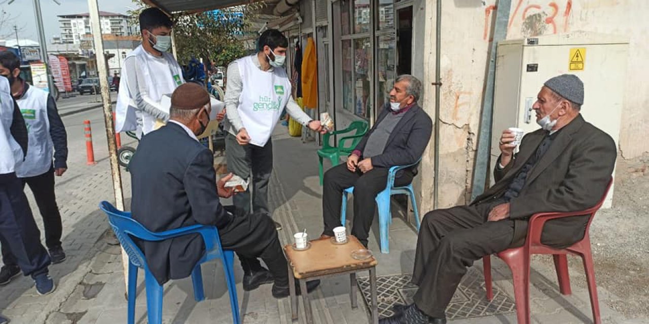 Hürgençik Miraç Kandili münasebetiyle esnaf ve vatandaşlara ikram