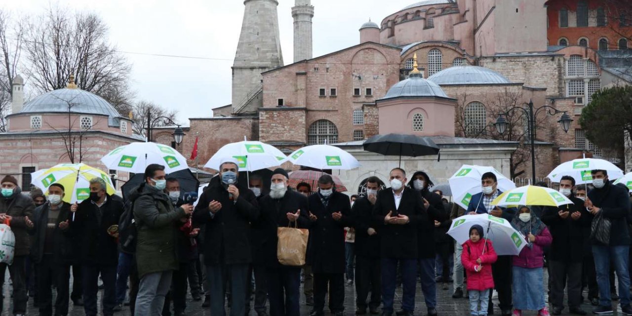 HÜDA PAR İstanbul İl Başkanlığı Kudüs için Ayasofya'da sabah namazında buluştu